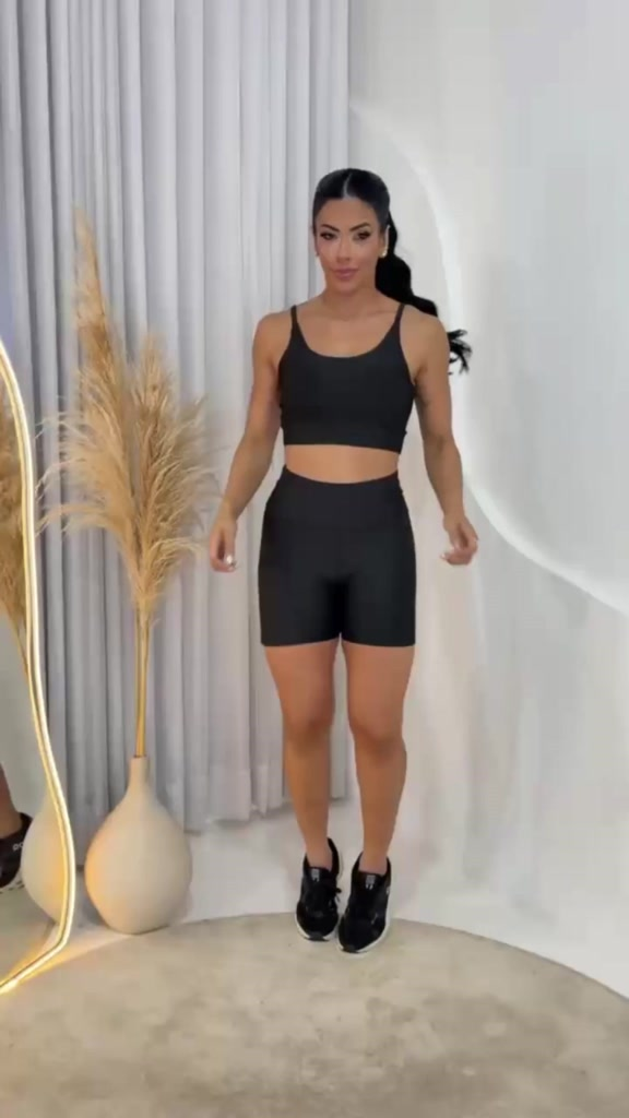 Conjunto Fitness Feminino Top Alça e Short Com Bolso Cintura Alta Treino Academia